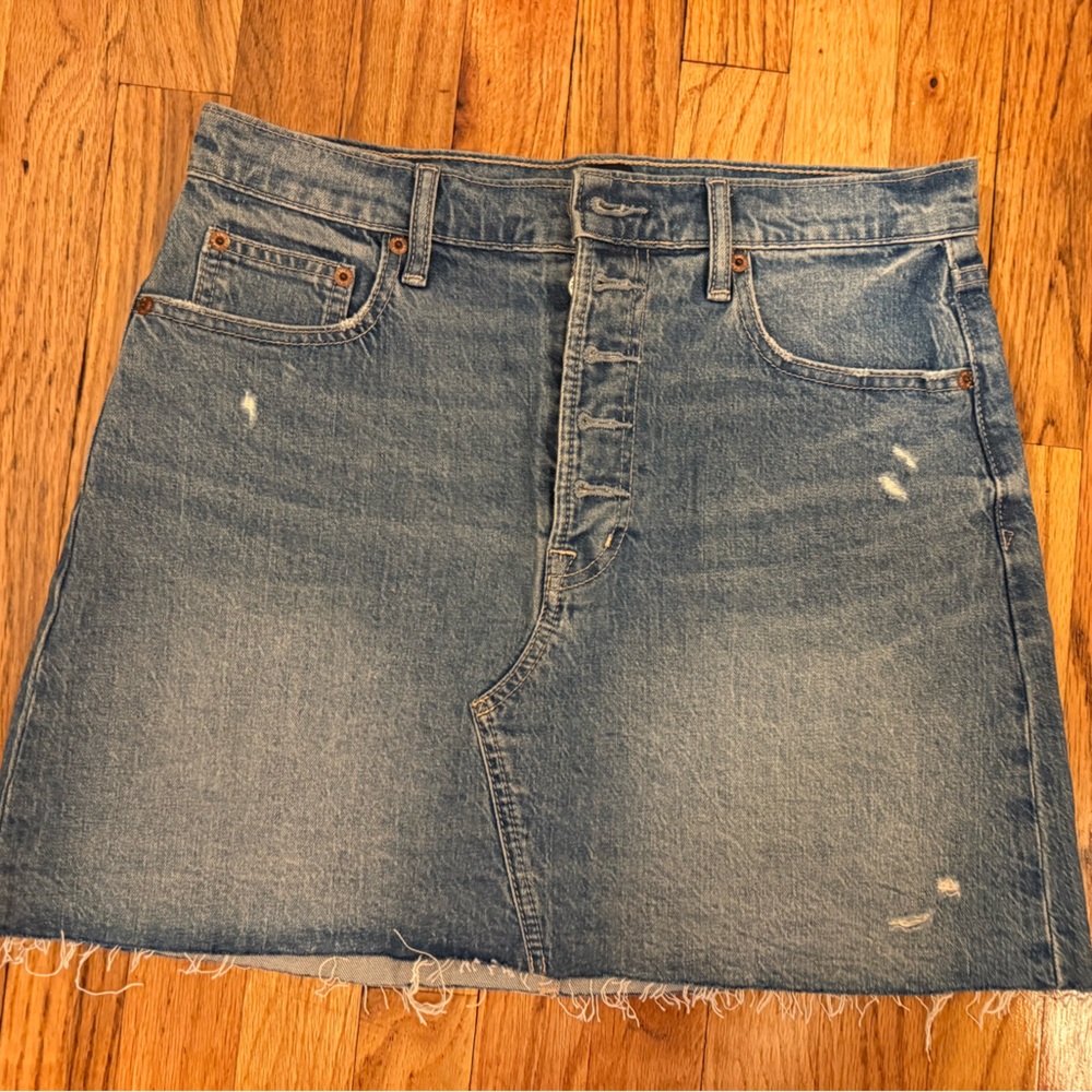 GAP skirt with button fly, never worn but without tags